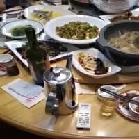 我和你一样，想知道这饭店在哪里,吃饱饭还有特殊服务，打飞机对面的少妇脱光光舔鸡巴，短短时间刺激无线！